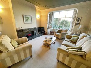 Lounge- click for photo gallery